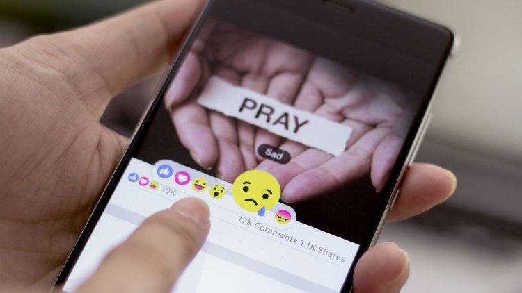 20171128165002-facebooksuicidio