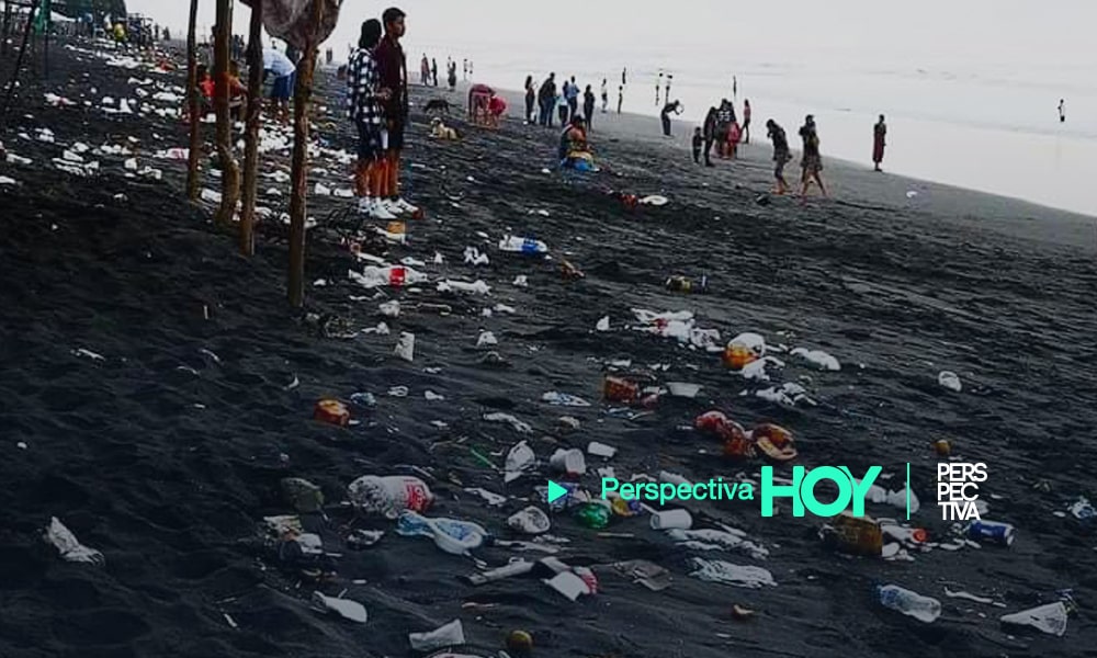 Playa de Champerico termina cubierta de basura luego de fiestas de Año Nuevo