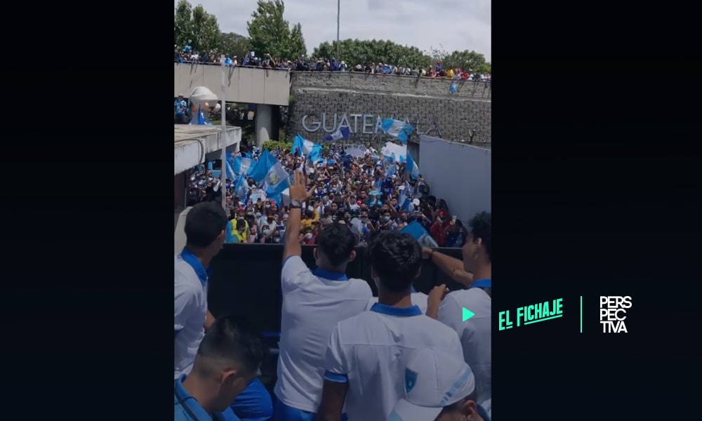 Cientos de guatemaltecos le dan la bienvenida a Sub-20