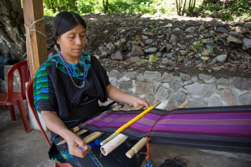 Fundación Castillo Córdova brindó talleres para la elaboración de artesanías en mostacilla, tejidos típicos en telar de cintura y bordados a mano.