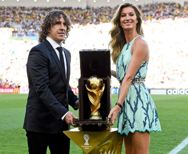 Gisele Bündchen escoltará el estuche Louis Vuitton con la Copa Mundial
