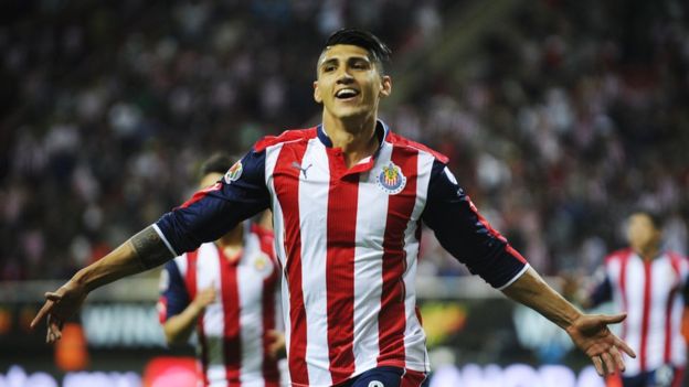La camiseta de Chivas es la más vendida en todo el continente americano.  Fuente: BBC