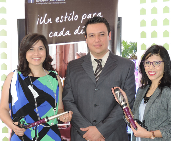 Fotografía de izquierda a derecha:Luis Pedro Cosenza Key account Manager Guatemala Silvia Figueroa, Gerente Comercial Regional, Remington y Black + Decker y Ángela Cordón, Marketing Manager C.A. Remington.